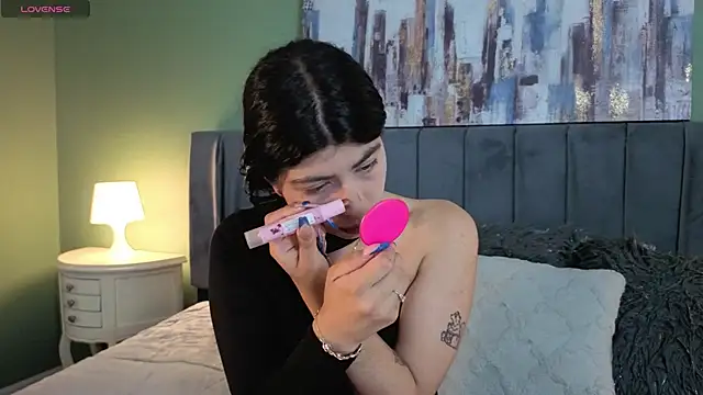 Cassie bloom online show from 5, 6, 2026