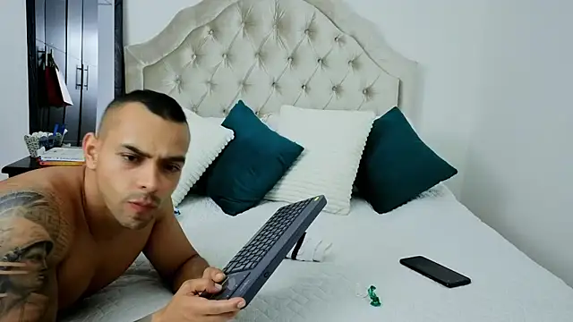 Snapshot of Bastiandelux chatting on 9, 10, 2025 Bastiandelux online show from 9, 10, 2025