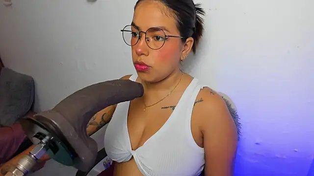 Snapshot of AngelaRicci chatting on 5, 5, 2026 AngelaRicci online show from 5, 5, 2026