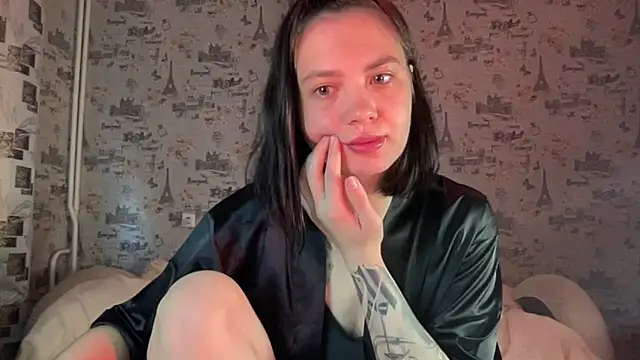 Just Scarlet  online show from 12, 9, 2025