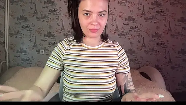 Just Scarlet  online show from 23, 9, 2025