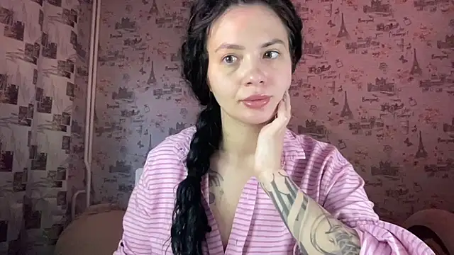 Just Scarlet  online show from 29, 9, 2025