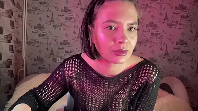 Just Scarlet  online show from 25, 10, 2025