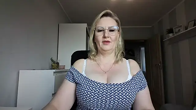 Snapshot of DianaLive chatting on 11, 3, 2026 DianaLive online show from 11, 3, 2026
