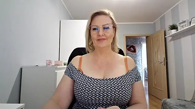 Snapshot of DianaLive chatting on 28, 3, 2026 DianaLive online show from 28, 3, 2026