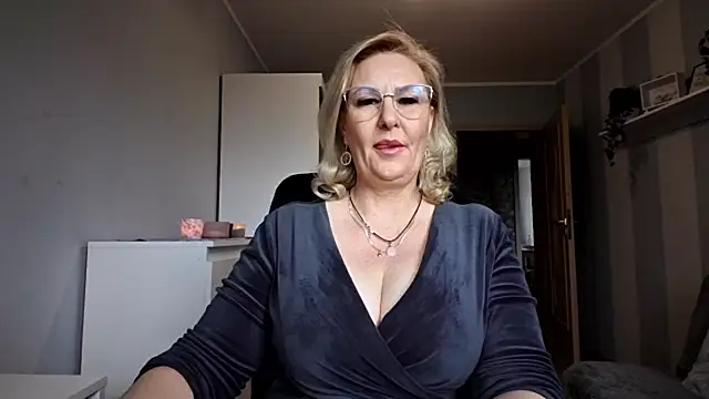 Snapshot of DianaLive chatting on 7, 4, 2026 DianaLive online show from 7, 4, 2026