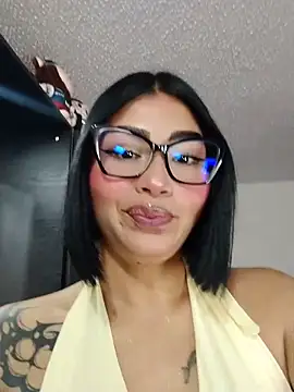 Snapshot of Kylie_brazt chatting on 2, 6, 2026 Kylie brazt online show from 2, 6, 2026
