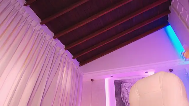 hannah thomson  online show from 10, 3, 2025