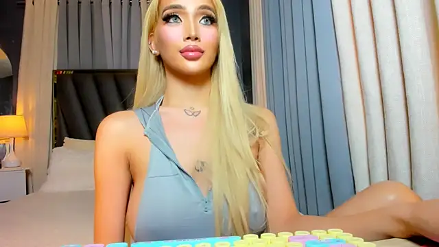 Snapshot of KylieSonique chatting on 12, 5, 2026 KylieSonique online show from 12, 5, 2026