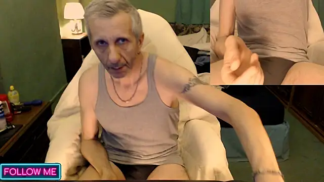 Snapshot of maxdaddy690 chatting on 5, 12, 2024 maxdaddy690 online show from 5, 12, 2024