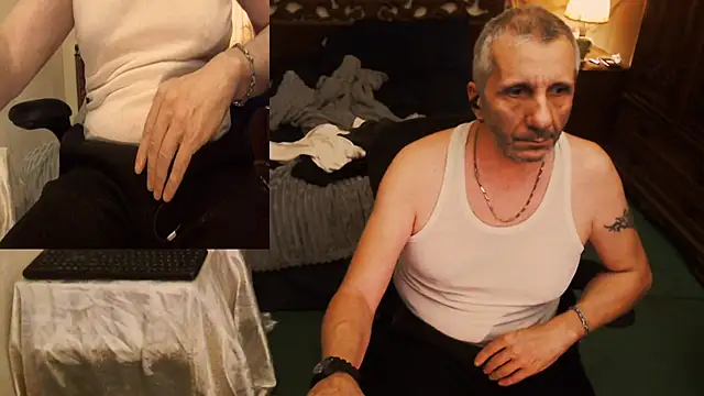 Snapshot of maxdaddy690 chatting on 2, 10, 2025 maxdaddy690 online show from 2, 10, 2025