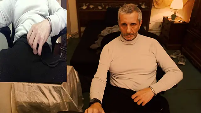 Snapshot of maxdaddy690 chatting on 14, 10, 2025 maxdaddy690 online show from 14, 10, 2025