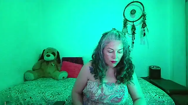 Victoria Lover online show from 30, 11, 2025