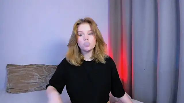 Snapshot of LaseyMoon chatting on 26, 9, 2025 LaseyMoon online show from 26, 9, 2025