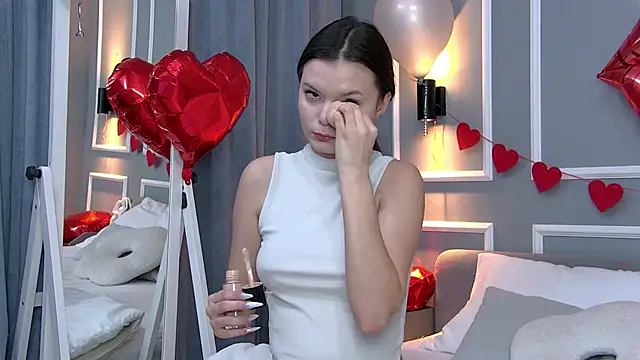 AsterQuinn online show from 15, 2, 2026