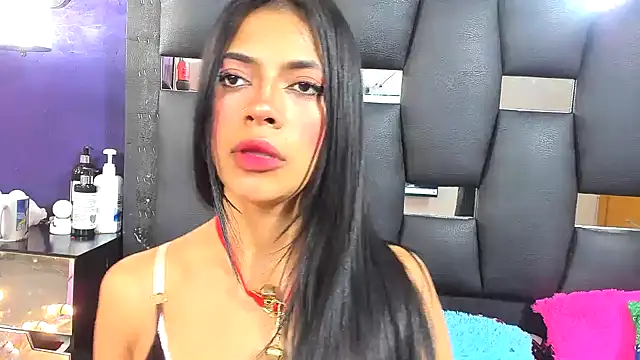 EMYCLARK01 online show from 15, 12, 2025