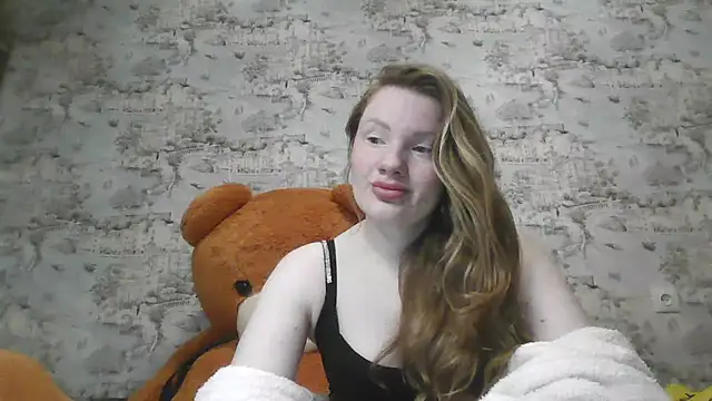Snapshot of Eveline_May chatting on 5, 3, 2025 Eveline May online show from 5, 3, 2025