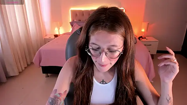 Snapshot of Emily_Warren_ chatting on 16, 9, 2025 Emily Warren online show from 16, 9, 2025