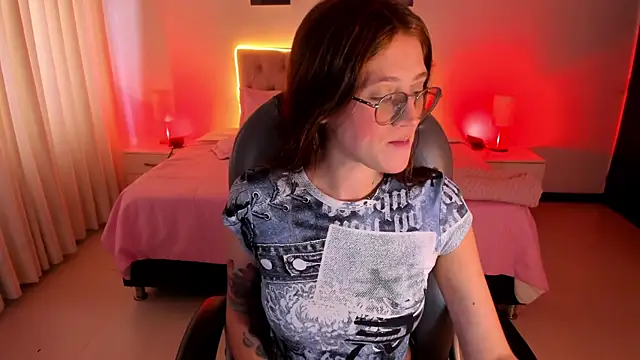 Snapshot of Emily_Warren_ chatting on 24, 9, 2025 Emily Warren online show from 24, 9, 2025