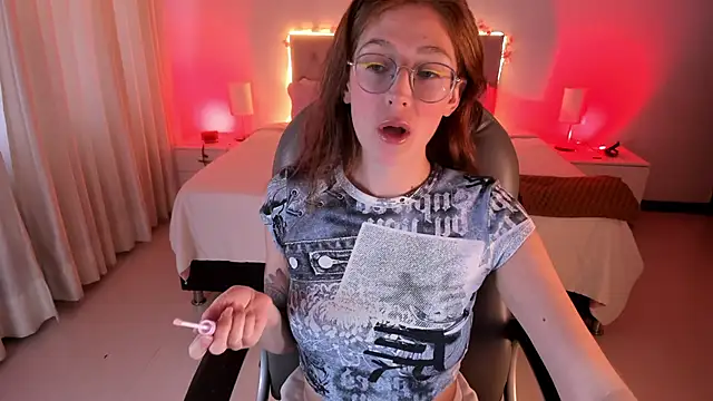 Snapshot of Emily_Warren_ chatting on 3, 10, 2025 Emily Warren online show from 3, 10, 2025