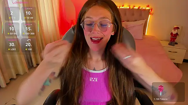 Snapshot of Emily_Warren_ chatting on 25, 11, 2025 Emily Warren online show from 25, 11, 2025