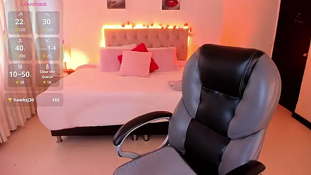 Snapshot of Emily_Warren_ chatting on 2, 12, 2025 Emily Warren online show from 2, 12, 2025