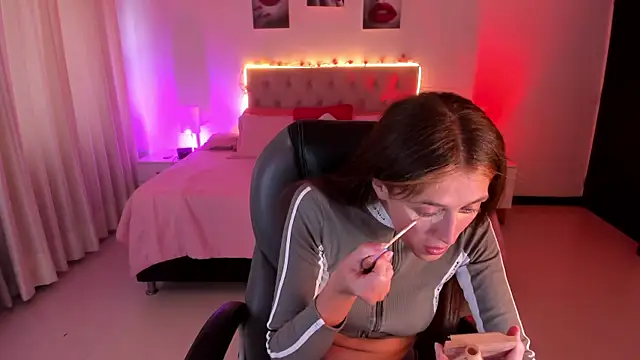 Snapshot of Emily_Warren_ chatting on 19, 12, 2025 Emily Warren online show from 19, 12, 2025