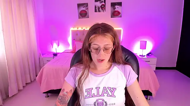 Snapshot of Emily_Warren_ chatting on 15, 1, 2026 Emily Warren online show from 15, 1, 2026