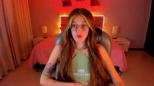 Snapshot of Emily_Warren_ chatting on 7, 2, 2026 Emily Warren online show from 7, 2, 2026