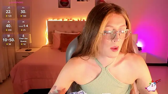 Snapshot of Emily_Warren_ chatting on 6, 3, 2026 Emily Warren online show from 6, 3, 2026