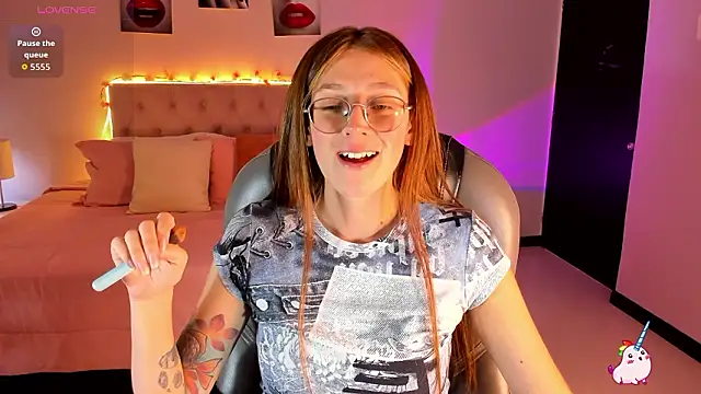 Snapshot of Emily_Warren_ chatting on 13, 3, 2026 Emily Warren online show from 13, 3, 2026