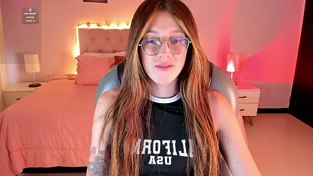 Snapshot of Emily_Warren_ chatting on 24, 3, 2026 Emily Warren online show from 24, 3, 2026