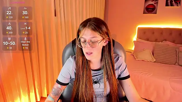 Snapshot of Emily_Warren_ chatting on 1, 4, 2026 Emily Warren online show from 1, 4, 2026