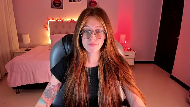 Snapshot of Emily_Warren_ chatting on 6, 4, 2026 Emily Warren online show from 6, 4, 2026