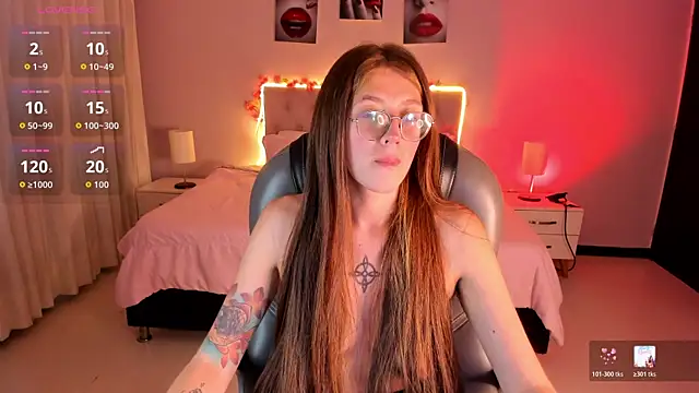 Snapshot of Emily_Warren_ chatting on 7, 4, 2026 Emily Warren online show from 7, 4, 2026