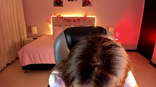 Snapshot of Emily_Warren_ chatting on 10, 4, 2026 Emily Warren online show from 10, 4, 2026