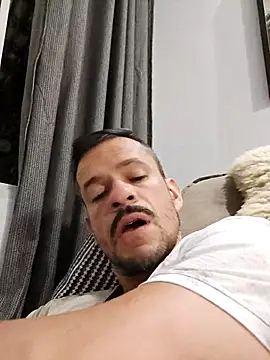 Snapshot of juniortche1313 chatting on 17, 10, 2025 juniortche1313 online show from 17, 10, 2025