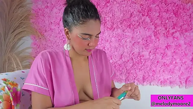 Melodymoore  online show from 6, 11, 2025