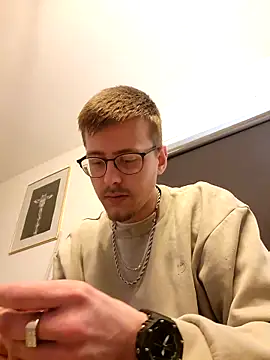 Snapshot of luckyluuk25 chatting on 6, 3, 2026 luckyluuk25 online show from 6, 3, 2026