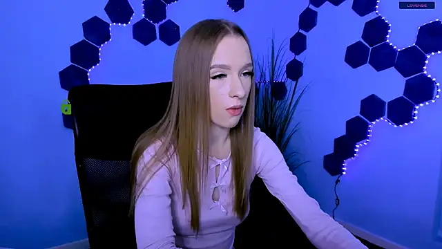 Snapshot of doll_vey chatting on 9, 4, 2026 doll vey online show from 9, 4, 2026