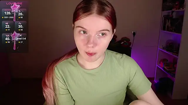 Snapshot of Strawberry_juli chatting on 21, 12, 2025 Strawberry juli online show from 21, 12, 2025