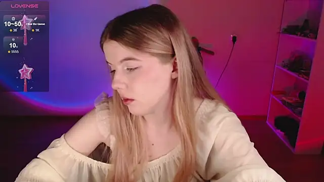Snapshot of Strawberry_juli chatting on 7, 4, 2026 Strawberry juli online show from 7, 4, 2026