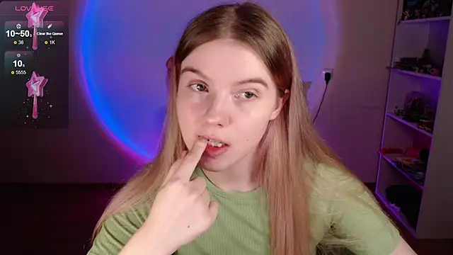 Snapshot of Strawberry_juli chatting on 9, 4, 2026 Strawberry juli online show from 9, 4, 2026
