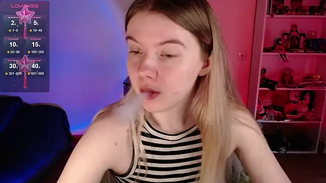 Snapshot of Strawberry_juli chatting on 10, 6, 2026 Strawberry juli online show from 10, 6, 2026