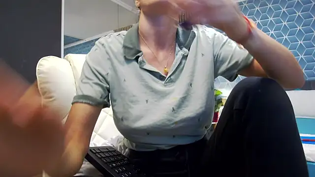 Snapshot of zoeylarkens chatting on 6, 11, 2025 zoeylarkens online show from 6, 11, 2025