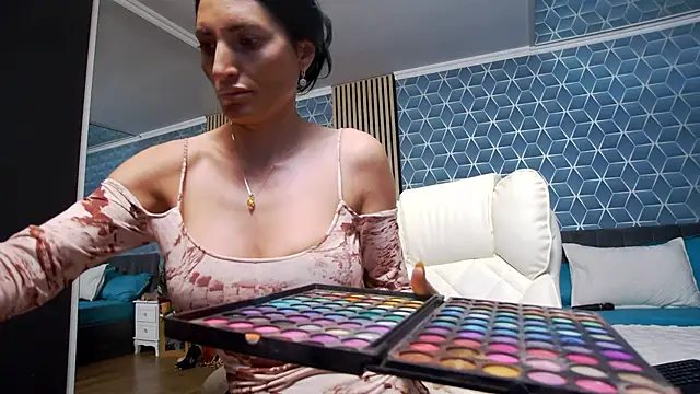 Snapshot of zoeylarkens chatting on 13, 11, 2025 zoeylarkens online show from 13, 11, 2025