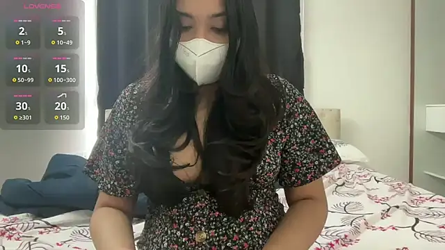 Snapshot of oviyakalra chatting on 26, 11, 2025 oviyakalra online show from 26, 11, 2025