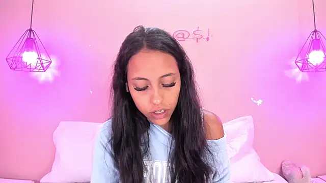 alahia betancurx online show from 6, 3, 2025