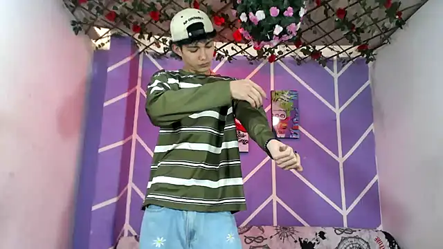 Snapshot of Maxxi_hot23 chatting on 8, 9, 2025 Maxxi hot23 online show from 8, 9, 2025