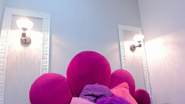 Bonniie 22 online show from 4, 10, 2025